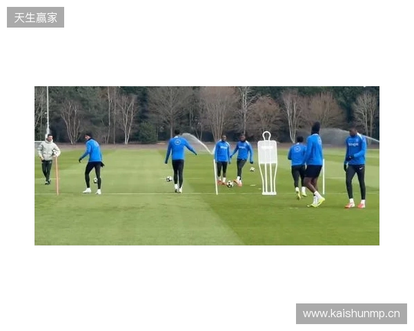 跟队:埃斯特旺参加了切尔西的公开训练,里斯、约恩森缺席 跟队:埃斯特旺参加了切尔西的公开训练,里斯、约恩森缺席