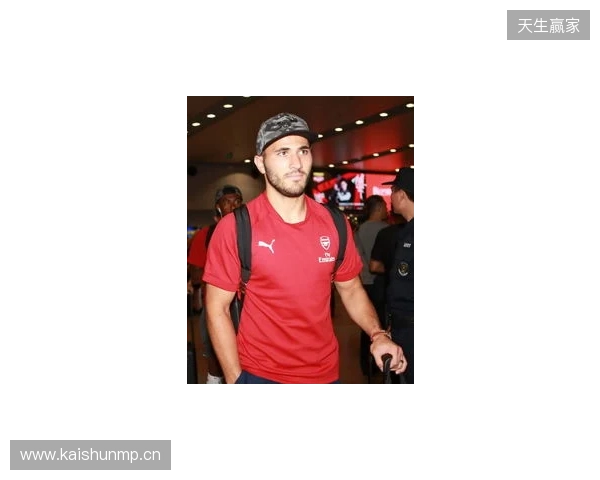 英超官方晒出图片:阿森纳U15全员抵达北京 英超官方晒出图片:阿森纳U15全员抵达北京